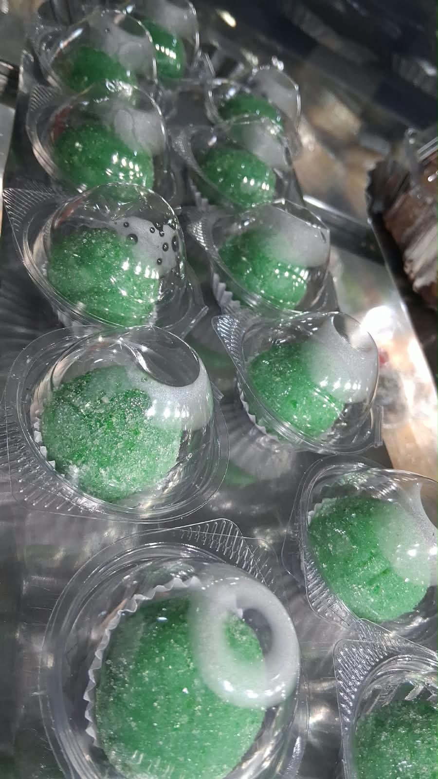 Docinhos especiais verdes embalados individualmente